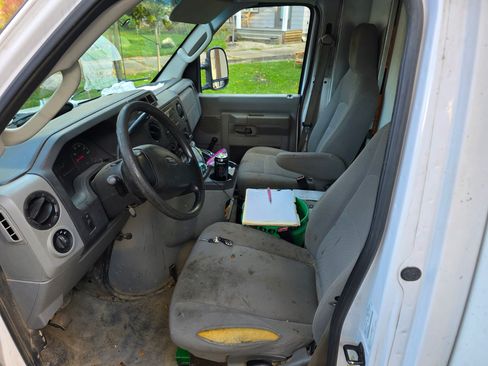 Used 2016 Ford E-350 and Econoline 350 Super Duty image 8