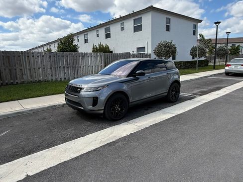 Used 2020 Land Rover Range Rover Evoque SE image 4