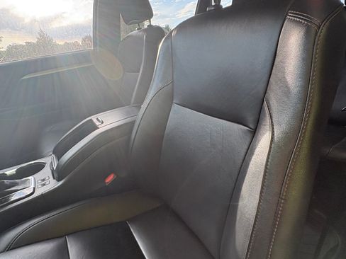 Used 2019 Toyota Highlander XLE w/ Carpet Mat Package (TMS) AWD/4WD image 11