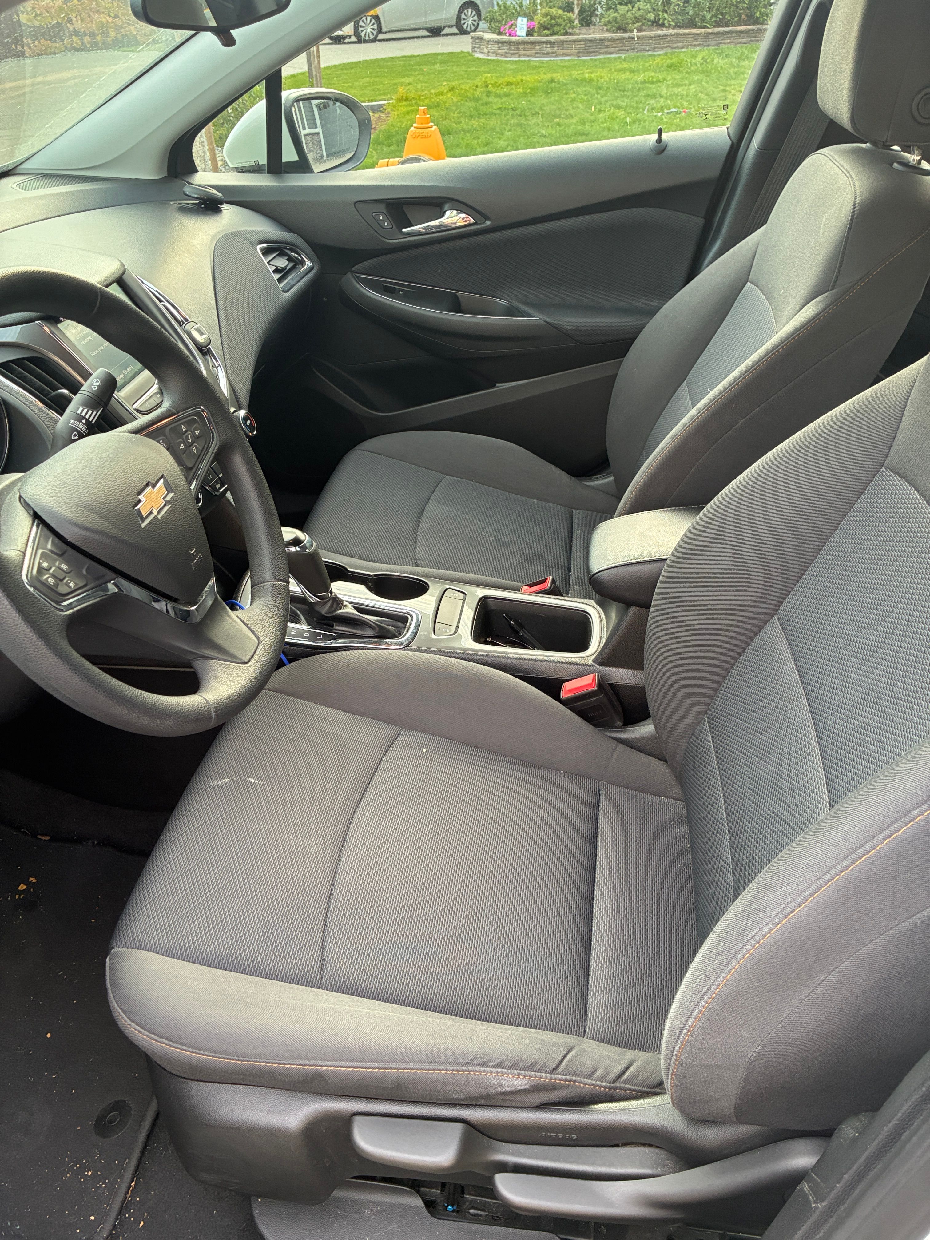 Used 2019 Chevrolet Cruze Sedan FWD image 14