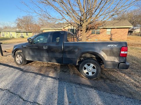 Used 2005 Ford F150 STX image 2