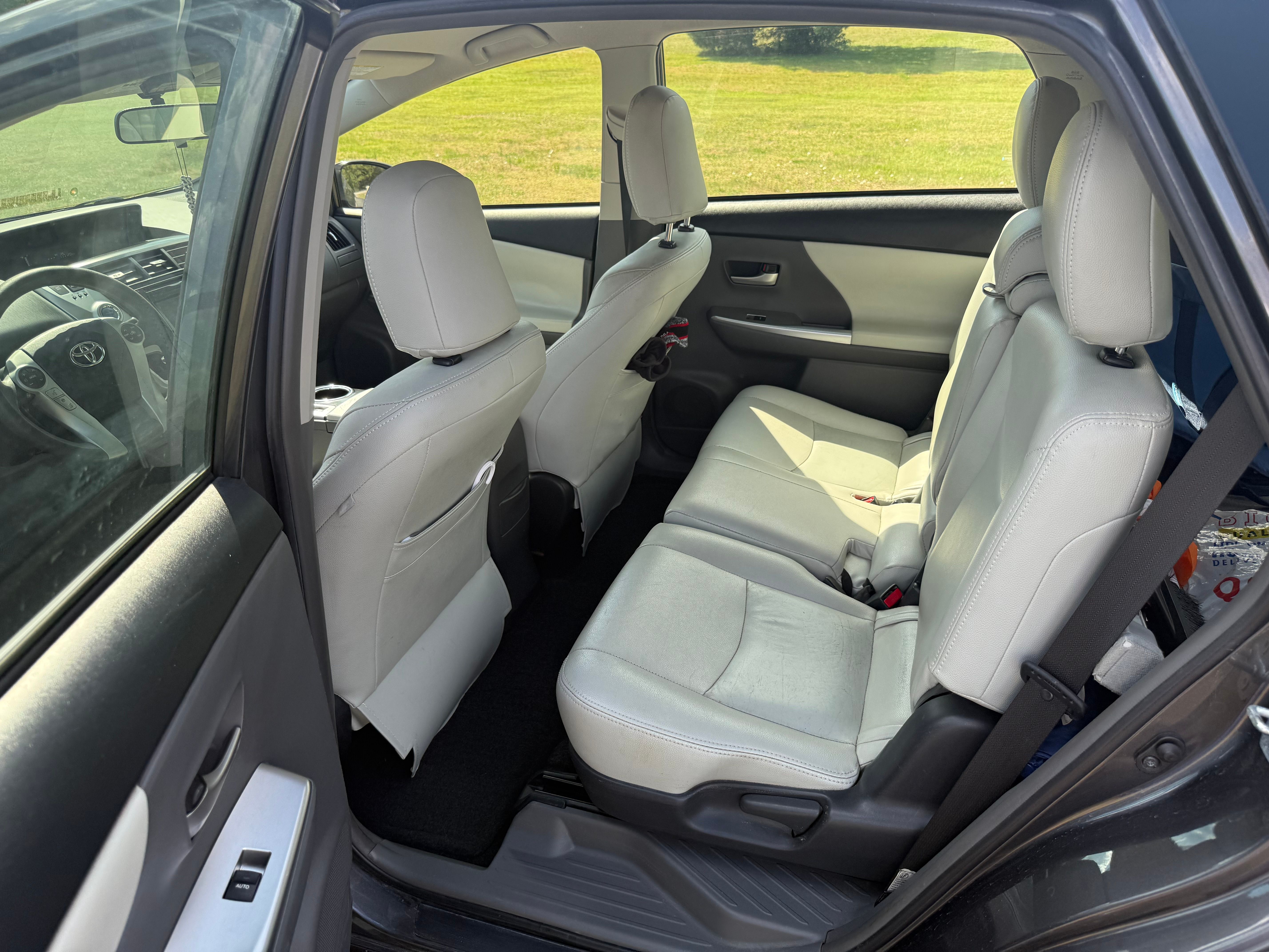 Used 2014 Toyota Prius V Three FWD image 11
