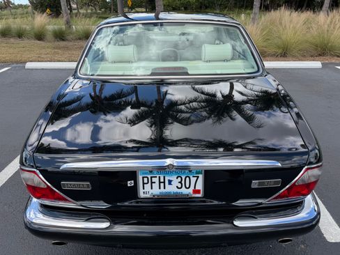 Used 2003 Jaguar XJ8 image 9