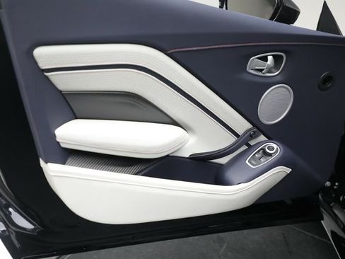 Used 2023 Aston Martin V8 Vantage Coupe image 6