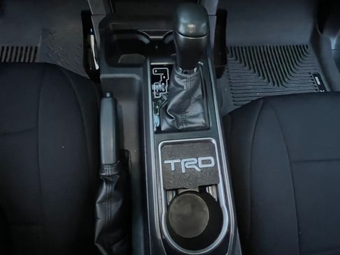 Used 2020 Toyota Tacoma TRD Off-Road AWD/4WD image 13