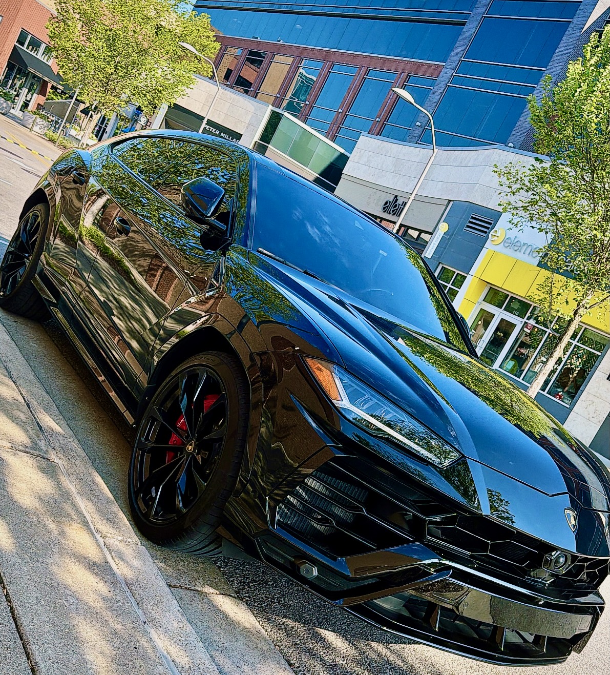 Used 2021 Lamborghini Urus AWD/4WD image 15