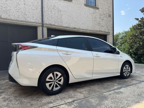 Used 2017 Toyota Prius Two image 13