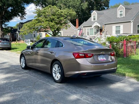Used 2018 Chevrolet Malibu LT FWD image 6