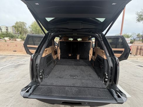 Used 2024 Land Rover Range Rover Long Wheelbase SE image 8