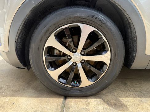 Used 2017 Kia Sorento EX AWD/4WD image 11