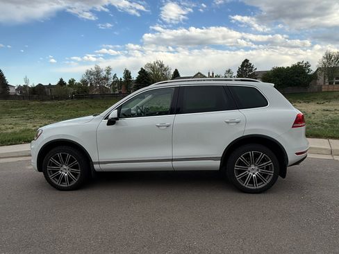 Used 2012 Volkswagen Touareg Executive AWD/4WD image 1