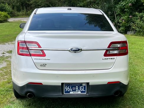 Used 2015 Ford Taurus Limited w/ Equipment Group 301A FWD image 10