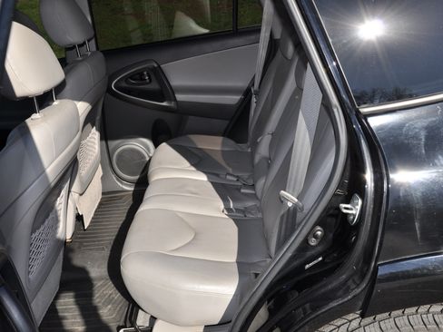 Used 2011 Toyota RAV4 Limited image 17