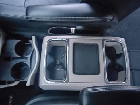 Used 2014 Chrysler Town & Country Touring image 25