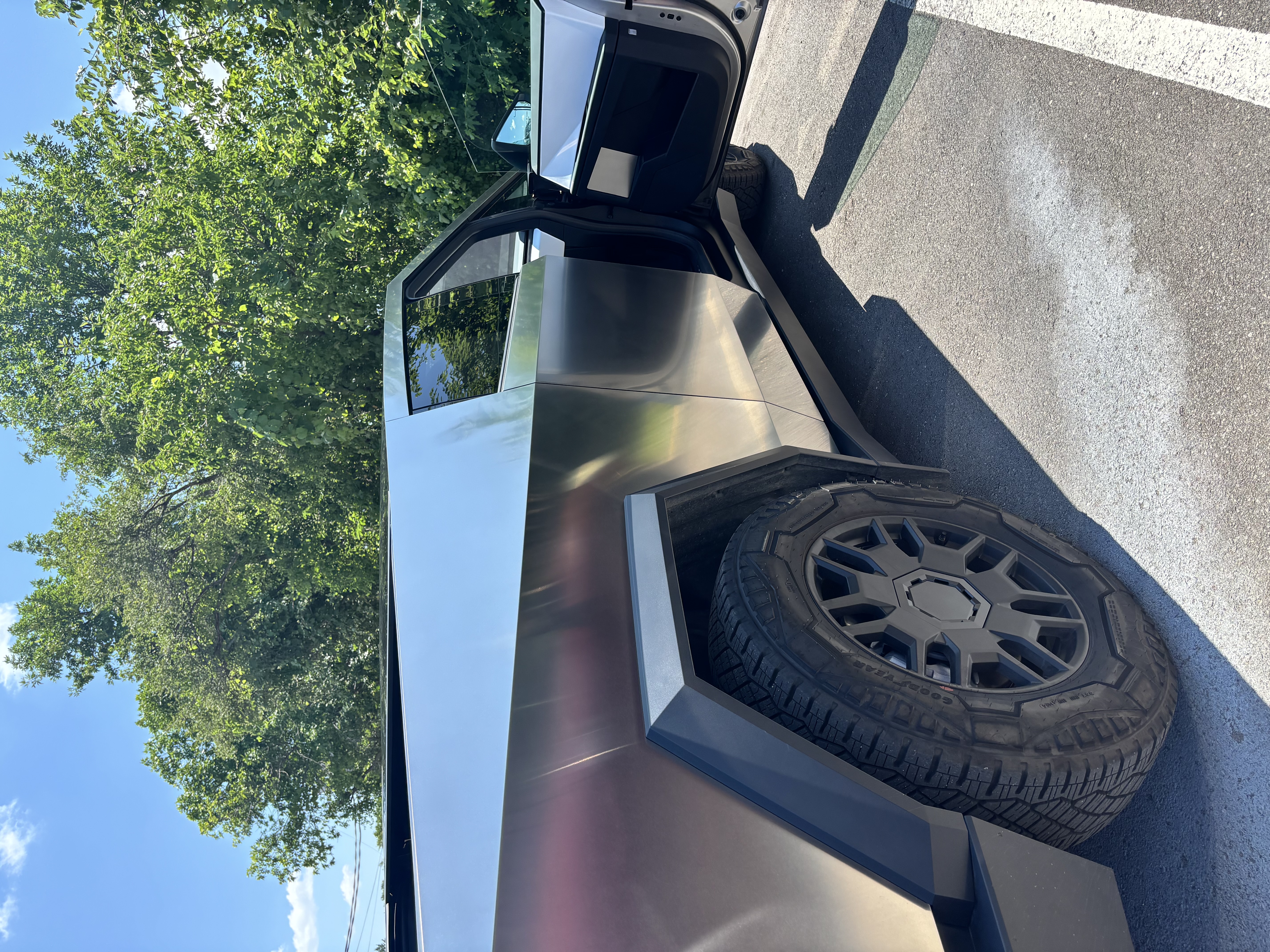 Used 2024 Tesla Cybertruck AWD Crew Cab image 5