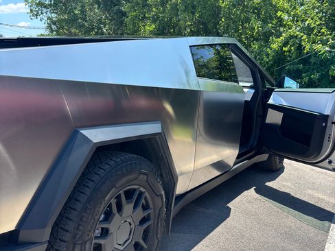 Used 2024 Tesla Cybertruck AWD Crew Cab image 5