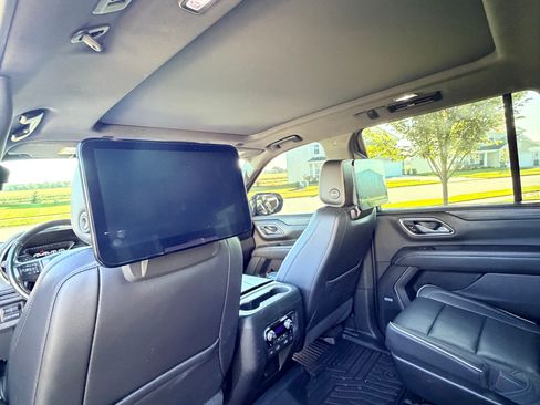 Used 2021 GMC Yukon SLT w/ SLT Luxury Plus Package AWD/4WD image 6