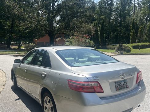 Used 2009 Toyota Camry FWD image 2
