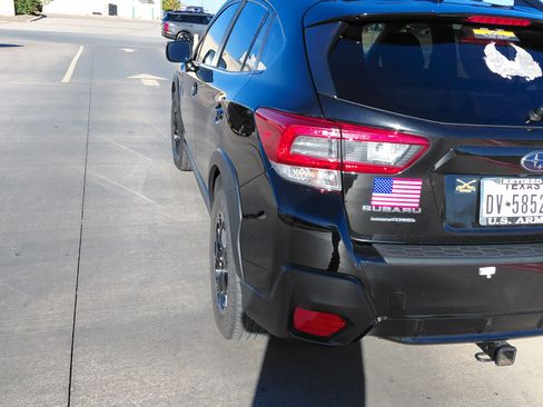 Used 2021 Subaru Crosstrek 2.0i Premium image 8