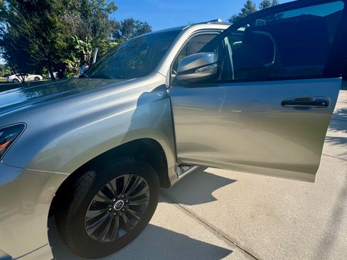 Used 2021 Lexus GX 460 Premium w/ Accessory Package image 13