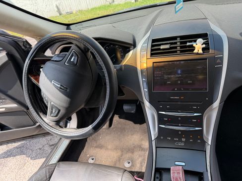 Used 2013 Lincoln MKZ FWD image 6