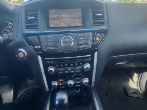 Used 2015 Nissan Pathfinder SV image 10