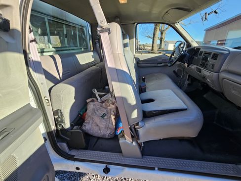 Used 2001 Ford F250 2WD SuperCab Super Duty image 9