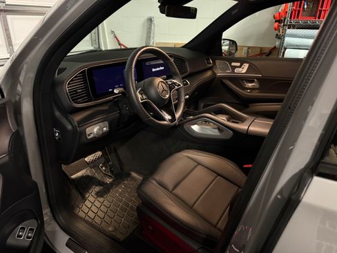 Used 2025 Mercedes-Benz GLE 450e 4MATIC image 5
