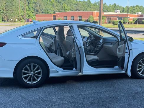 Used 2019 Hyundai Sonata SE w/ Cargo Package FWD image 4