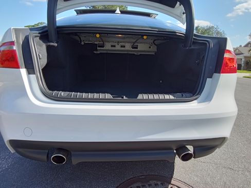 Used 2019 Jaguar XF Premium image 11