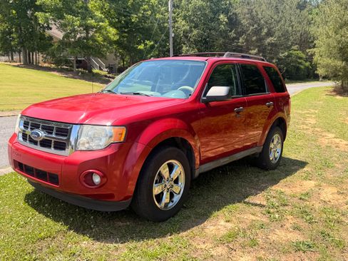 Used 2010 Ford Escape XLT FWD image 2