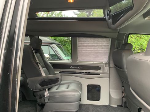 Used 2019 GMC Savana 2500 image 10