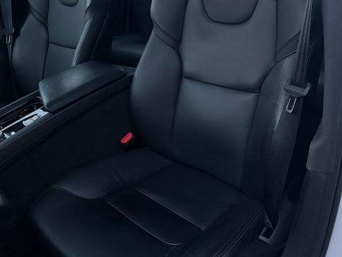 Used 2021 Volvo S60 T5 Momentum w/ Premium Package image 21