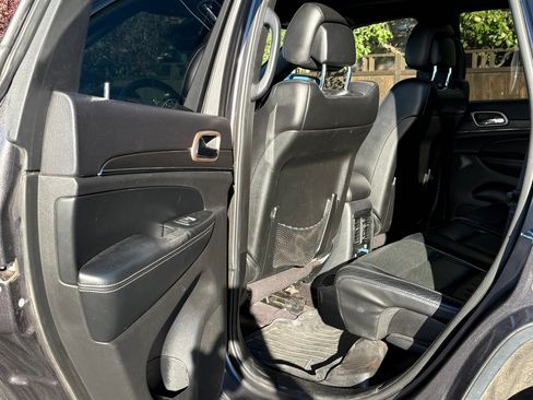 Used 2017 Jeep Grand Cherokee Limited w/ Luxury Group II image 12