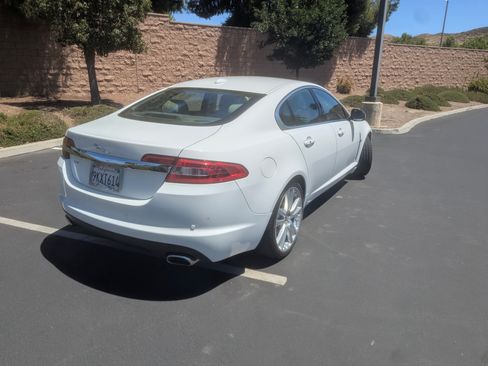 Used 2011 Jaguar XF Premium RWD image 8