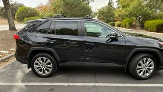 Used 2022 Toyota RAV4 XLE Premium FWD image 9