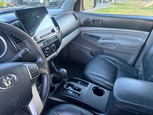 Used 2013 Toyota Tacoma PreRunner w/ Convenience Pkg image 12