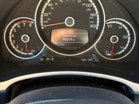 Used 2016 Volkswagen Beetle 1.8T SE w/ Lighting Package image 4