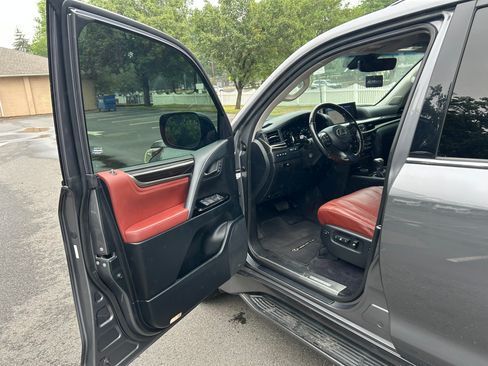 Used 2016 Lexus LX 570 4WD w/ Luxury Package image 8