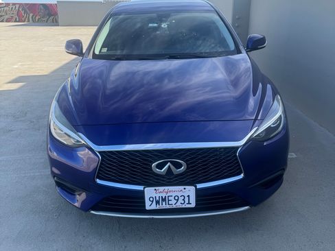 Used 2017 INFINITI QX30 FWD image 2