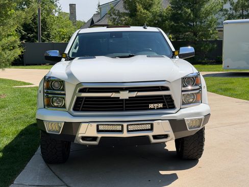 Used 2015 Chevrolet Silverado 1500 LTZ Z71 w/ LTZ Plus Package AWD/4WD image 2