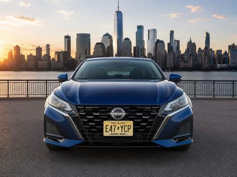 Used 2023 Nissan Altima 2.5 S FWD image 2