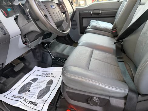 Used 2016 Ford F550 4x4 Regular Cab Super Duty w/ Power Equipment Group image 4
