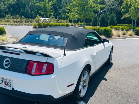 Used 2010 Ford Mustang GT Premium RWD image 2