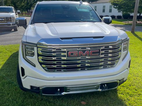 Used 2023 GMC Sierra 1500 Denali w/ Denali Reserve Package AWD/4WD image 1