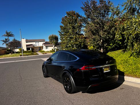 Used 2016 Tesla Model X 90D image 10