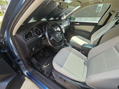 Used 2018 Volkswagen Tiguan SE w/ Panoramic Sunroof Package FWD image 10