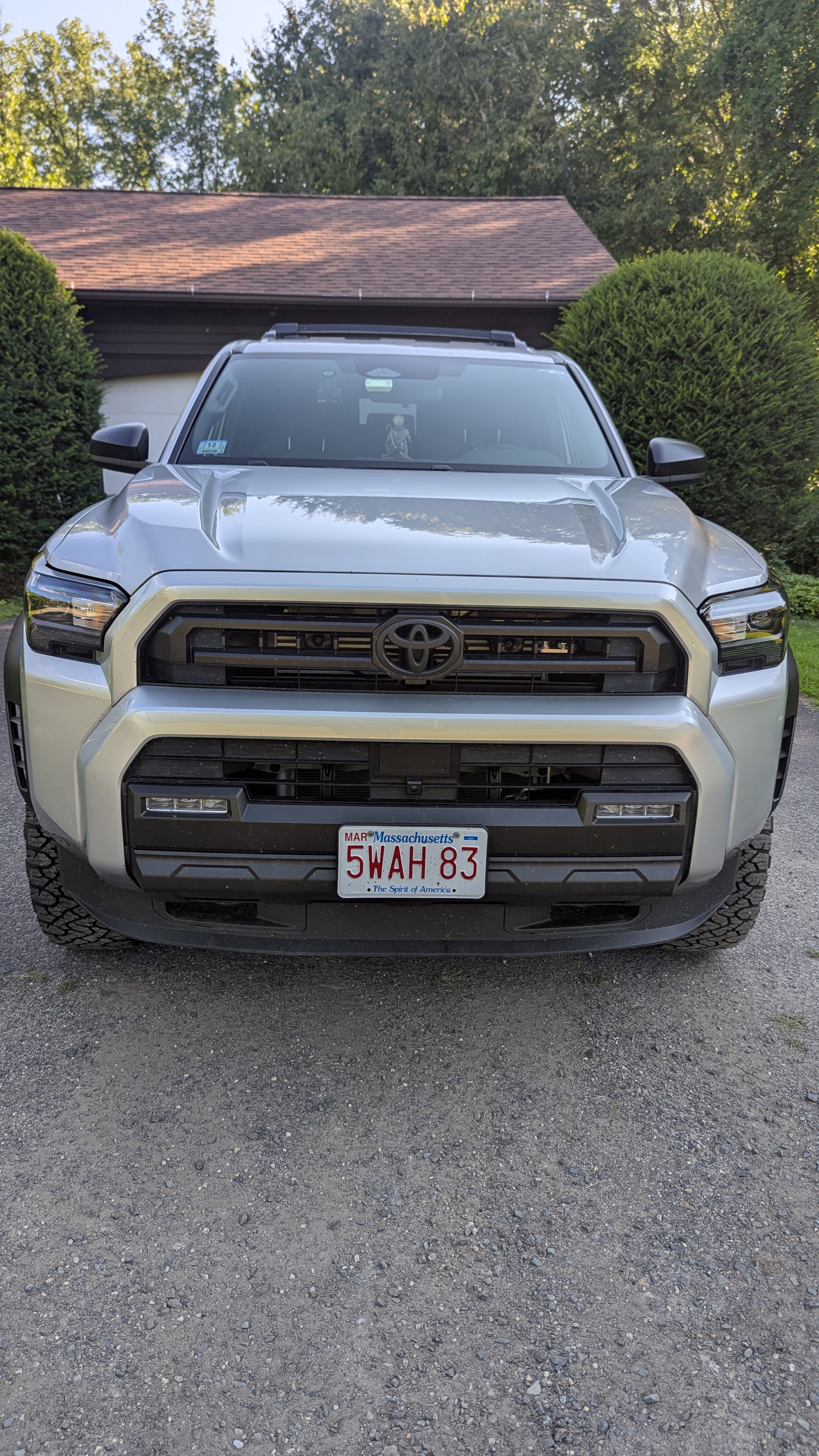 Used 2025 Toyota 4Runner SR5 AWD/4WD image 2