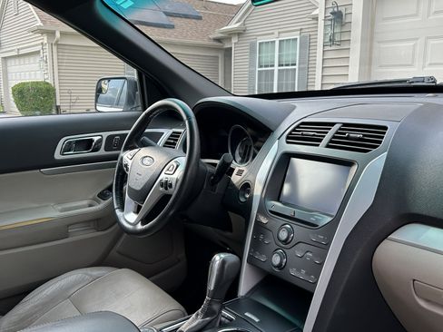 Used 2013 Ford Explorer XLT AWD/4WD image 15