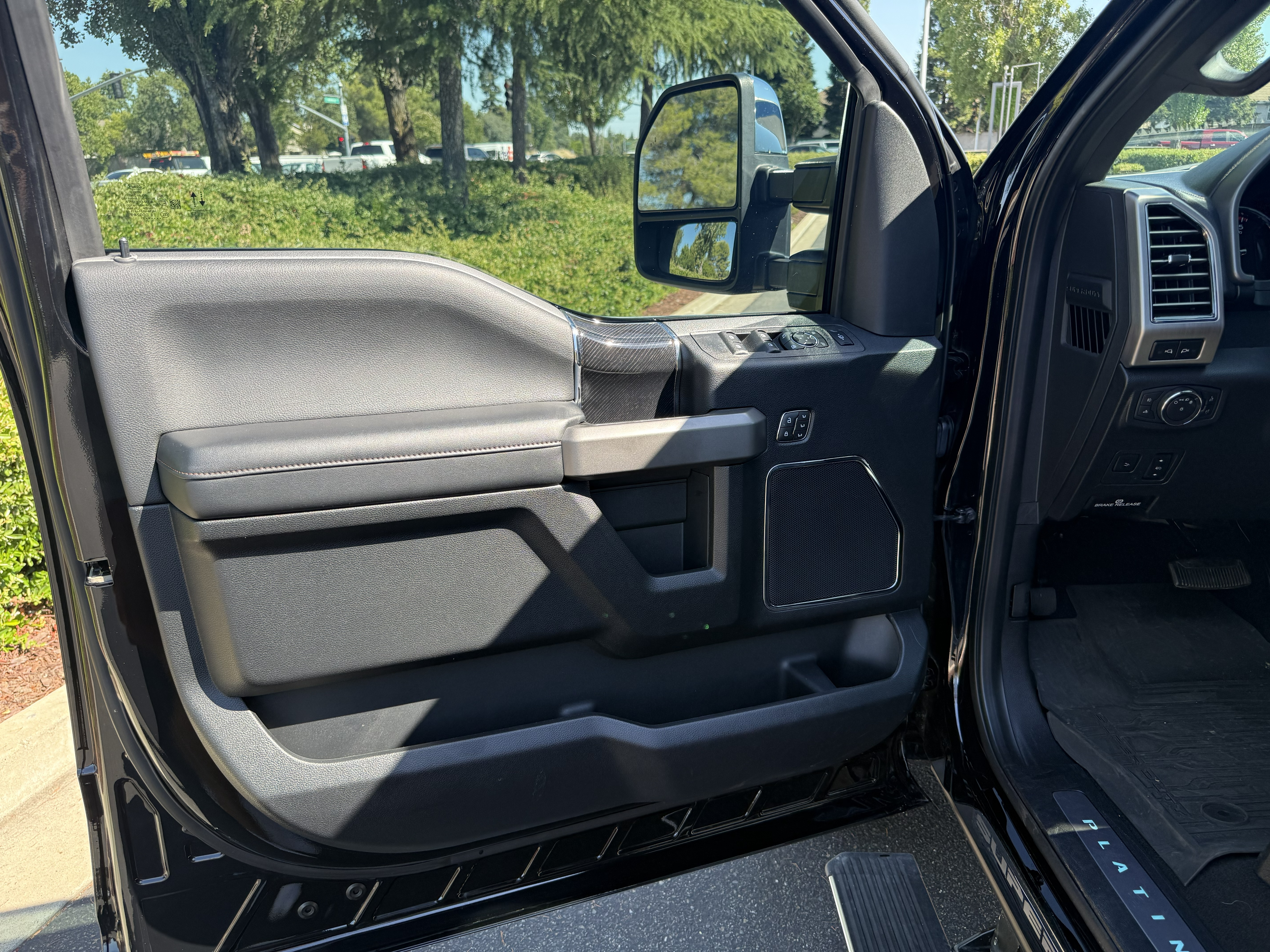 Used 2020 Ford F250 Platinum w/ FX4 Off-Road Package AWD/4WD image 14
